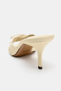 SANDALES À TALONS AVEC DÉTAIL LACETS