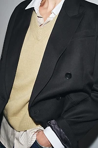 100% WOOL V-NECK SWEATER