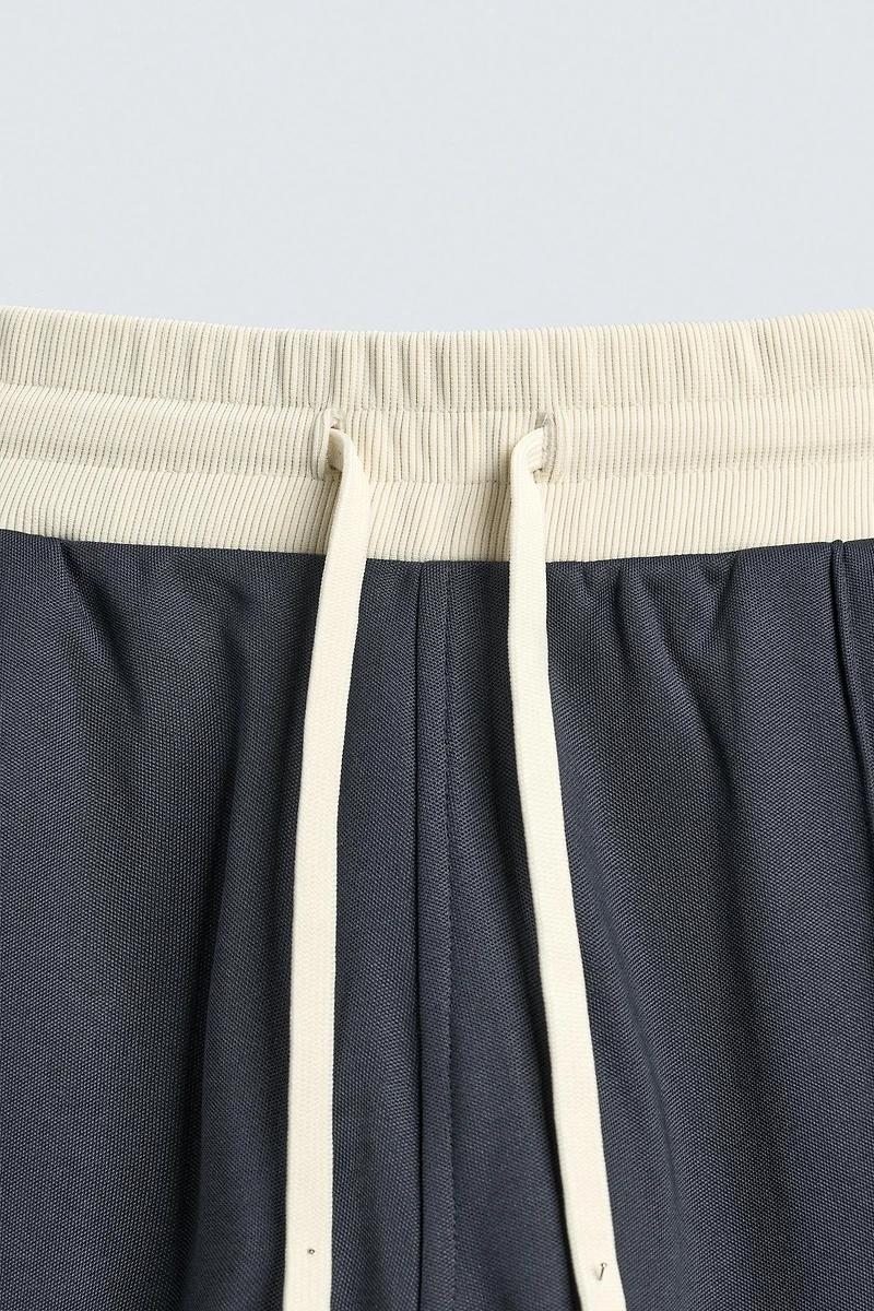 PANTALON DE JOGGING COUPE LARGE AVEC BANDES