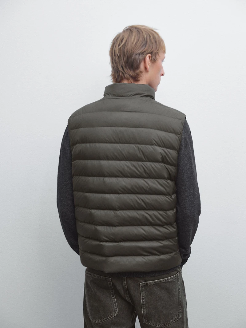 Water-repellent reversible down blend gilet