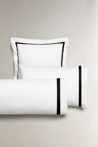 TAIE D’OREILLER SATIN FRISE