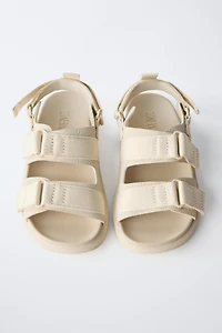 SANDALES À BRIDES