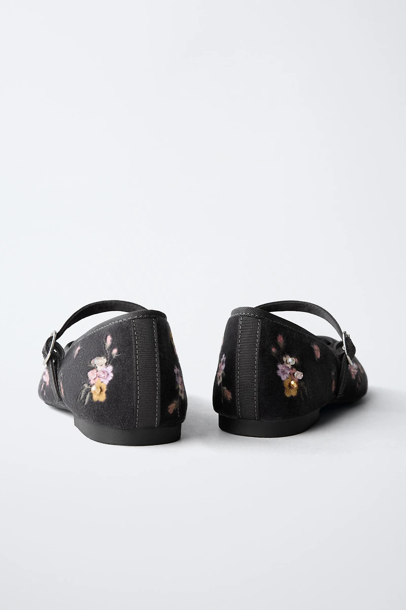 FLORAL EMBROIDERED BALLET FLATS