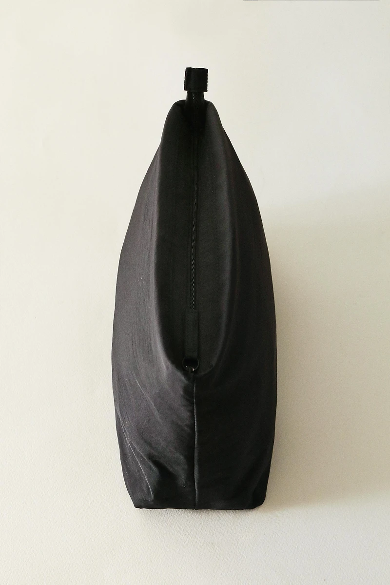 TECHNICAL FABRIC TOILETRY BAG