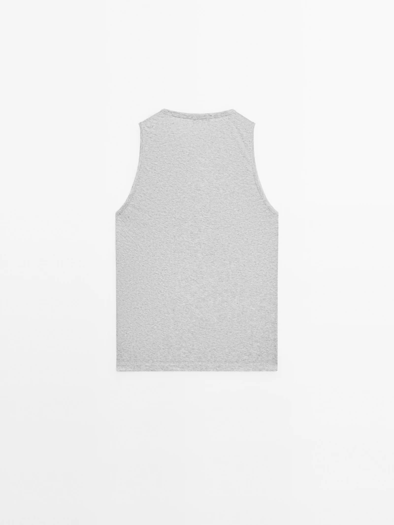 Sleeveless round neck T-shirt