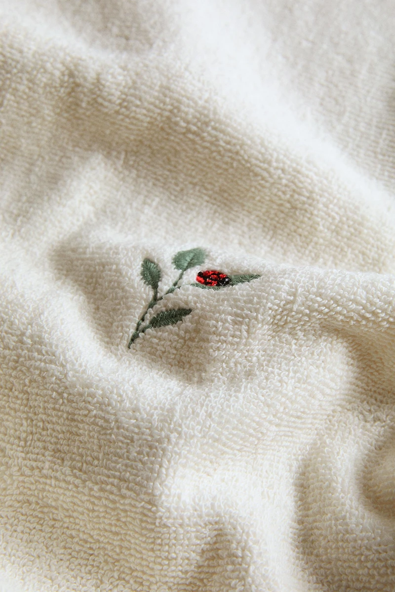 FLORAL EMBROIDERED BATH TOWEL