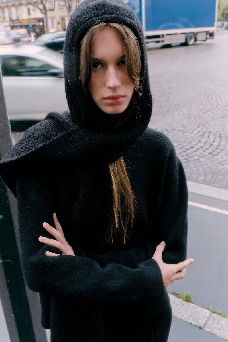 BASIC KNIT SWEATER