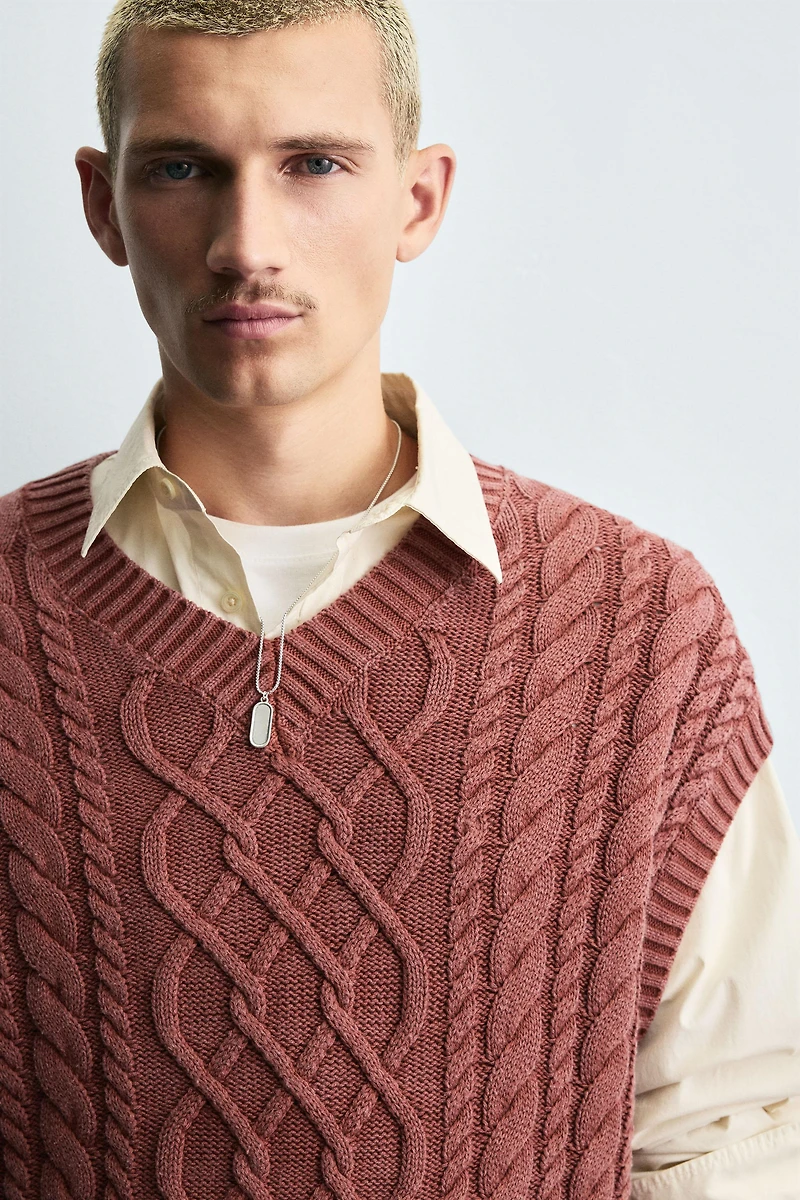 GILET EN MAILLE STRUCTURE TRESSÉE