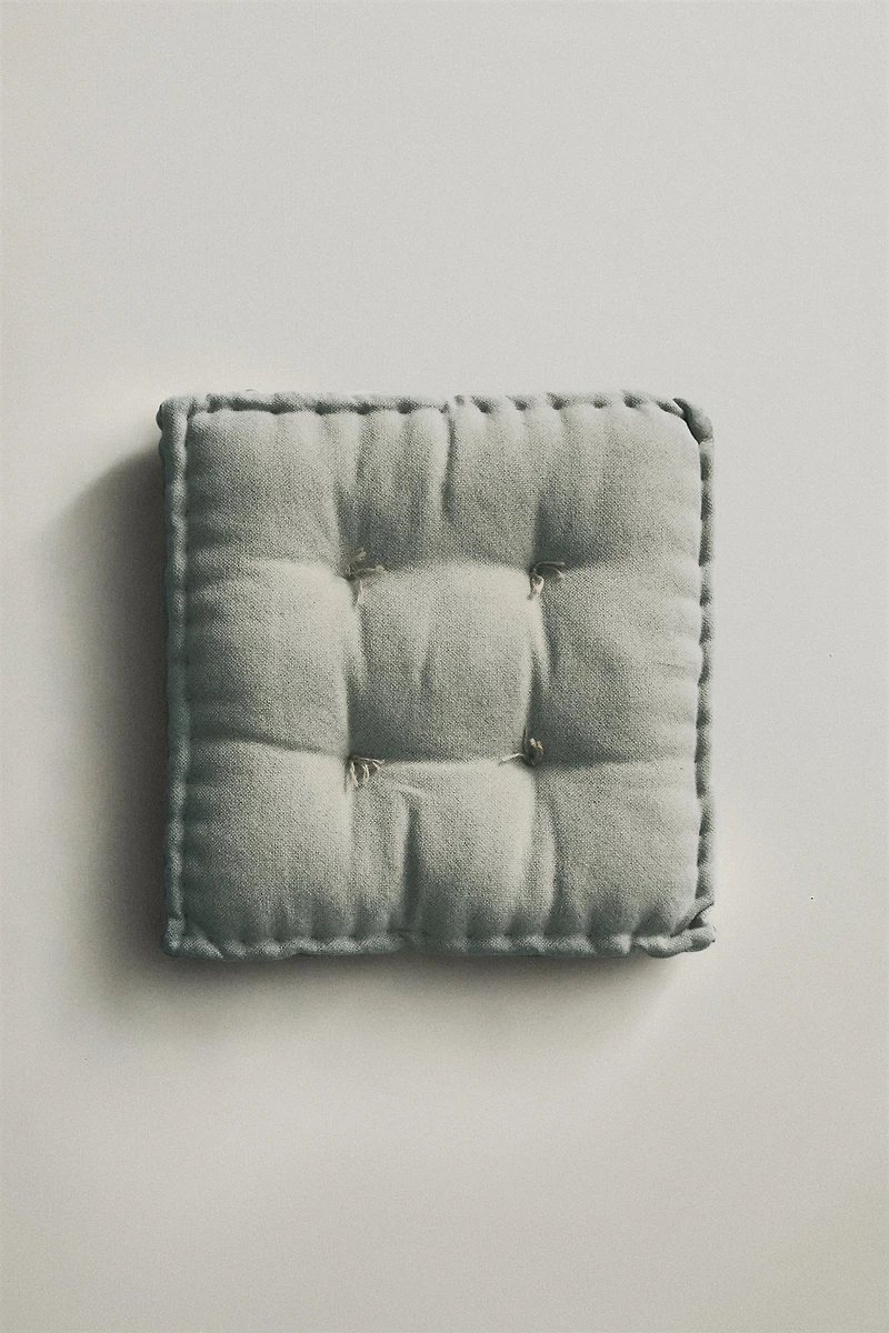 TOPSTITCHED SEAT CUSHION