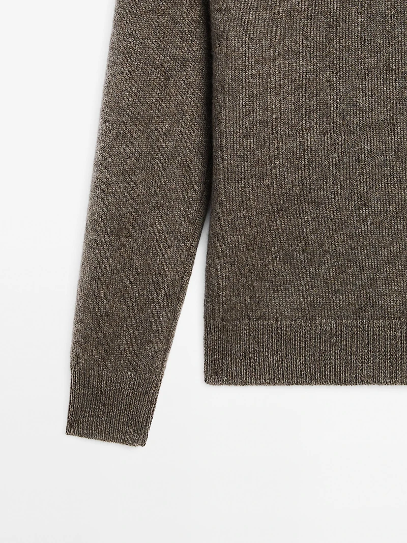 100% cashmere sweater with pocket detail