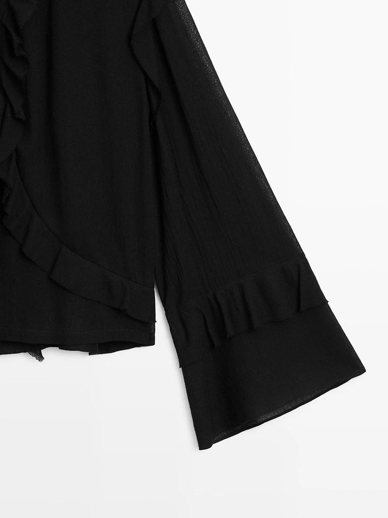Flowing blouse with ruffles and zip