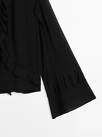Flowing blouse with ruffles and zip