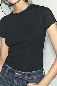 RIBBED SHORT SLEEVE T-SHIRT