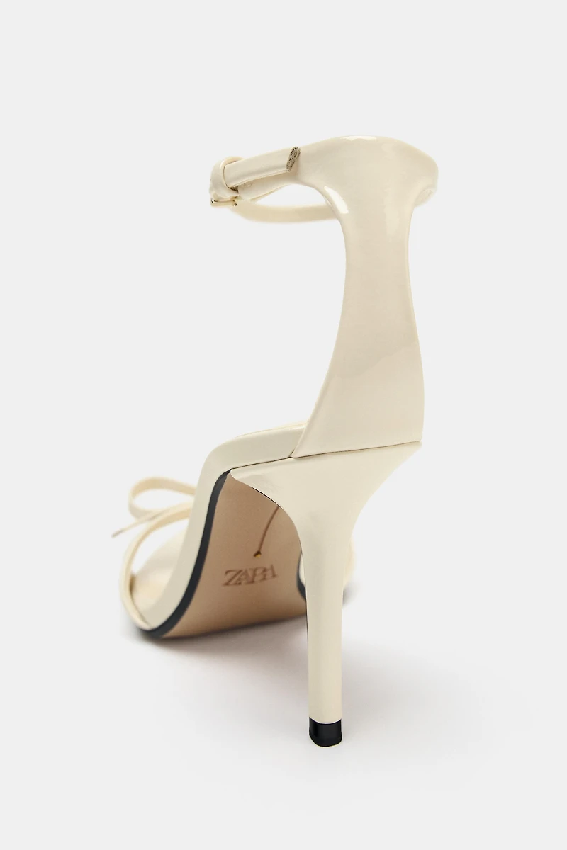 SANDALES À TALONS ET LACET