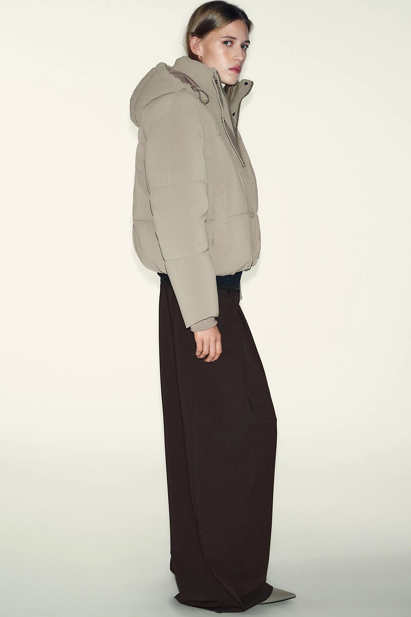 ANORAK COURT À CAPUCHE DÉPERLANT ET COUPE-VENT