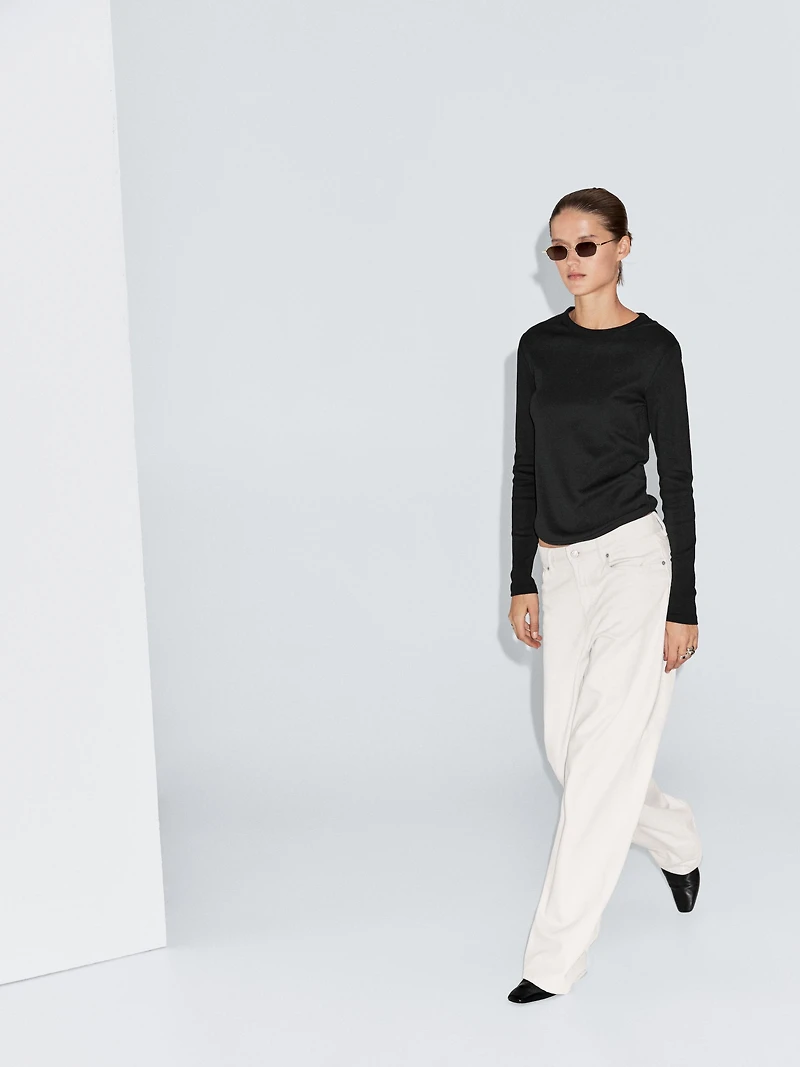 Long sleeve T-shirt with rounded hem