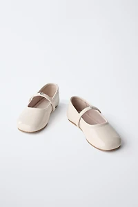 PATENT LEATHER BALLET FLATS WITH HEART DETAIL