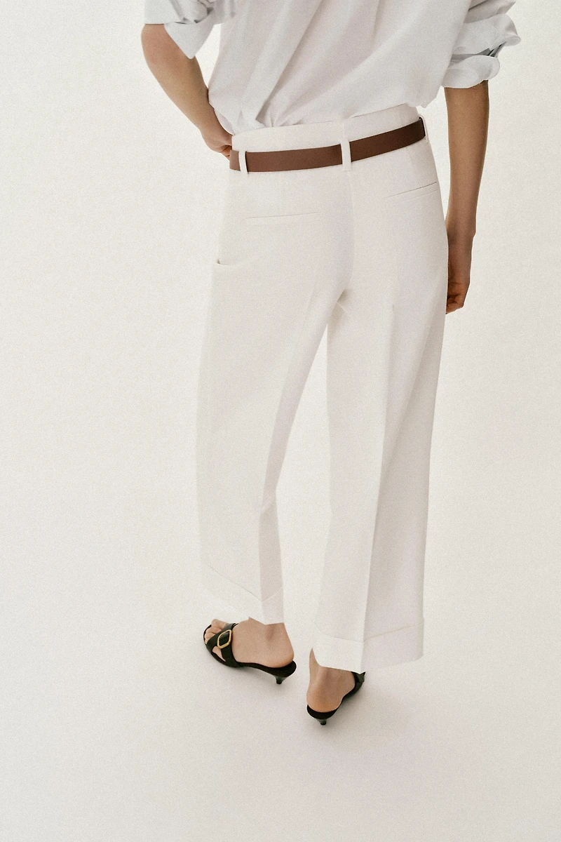 PANTALON AVEC REVERS ET CEINTURE