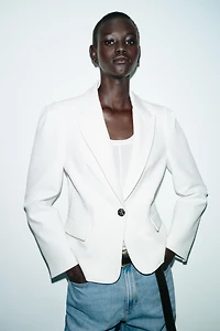 VESTE AJUSTÉE ÉPAULES MARQUÉES