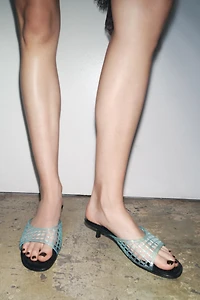 RUBBERIZED EFFECT KITTEN HEEL MULES