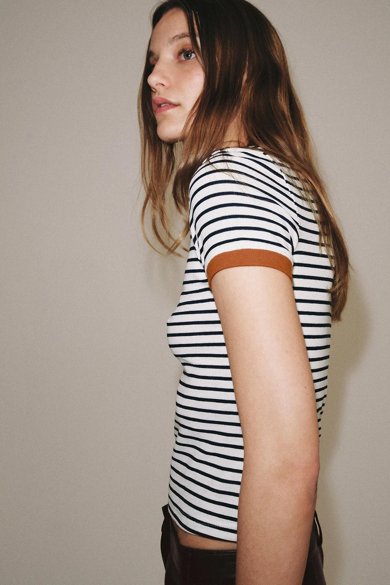 STRIPED SHORT SLEEVE T-SHIRT