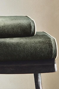 VELOUR OVERLOCK BATH TOWEL