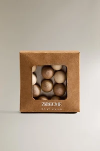 WOODEN MAGNETS (SET OF 16)