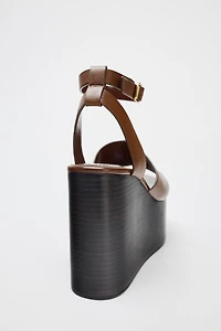TALONS COMPENSÉS BRACELET EN CUIR