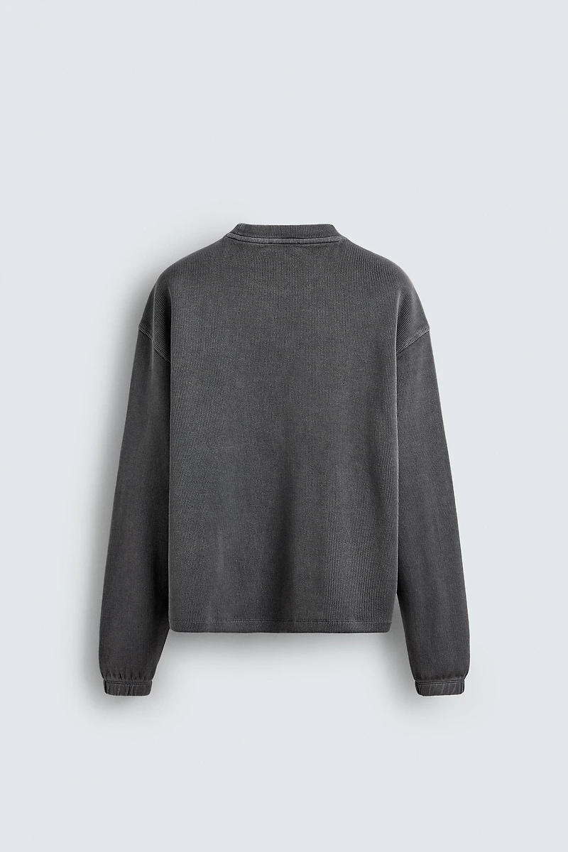 WASHED TEXTURED SWEATSHIRT