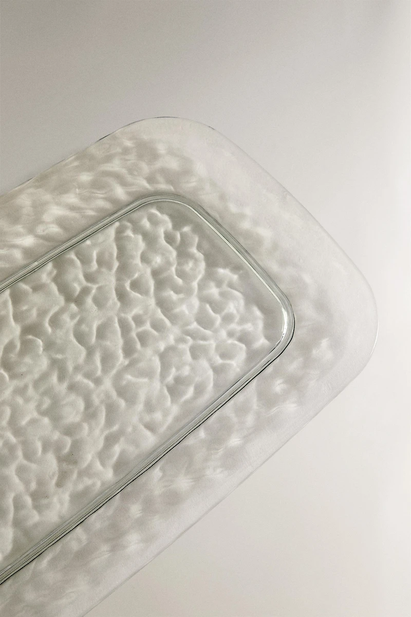 ACRYLIC TRAY WITH TEXTURED EDGE
