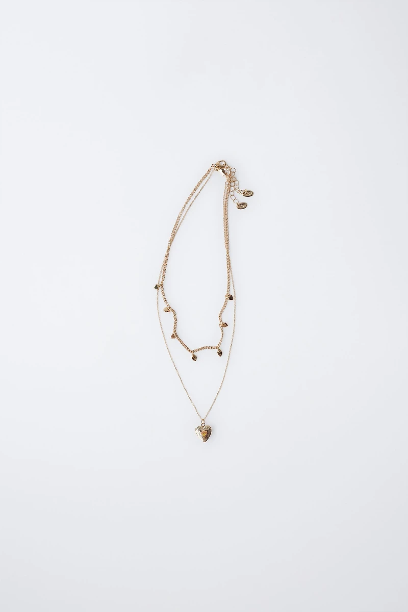 LOT DE DEUX COLLIERS CŒURS