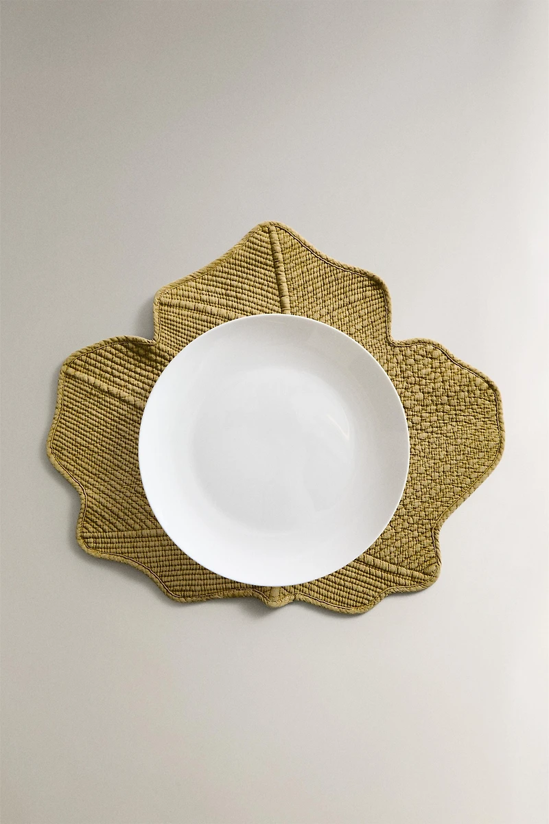 QUILTED PLACEMAT LEAF