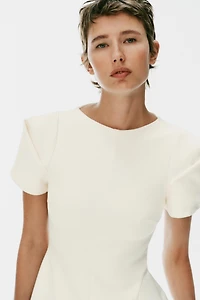 ROBE COURTE À MANCHES PLISSÉES
