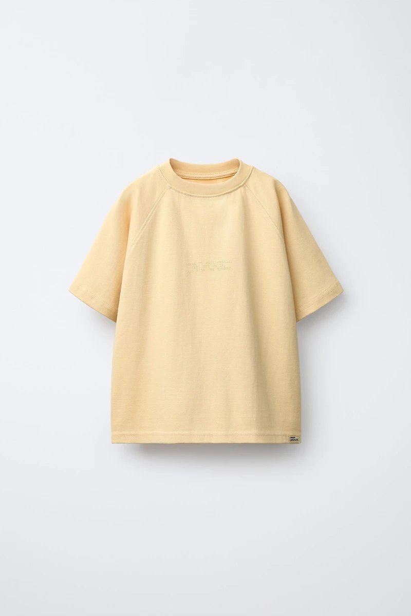 RAISED TEXT T-SHIRT AND BERMUDA JOGGING SET