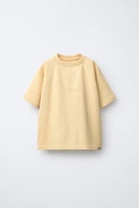 RAISED TEXT T-SHIRT AND BERMUDA JOGGING SET