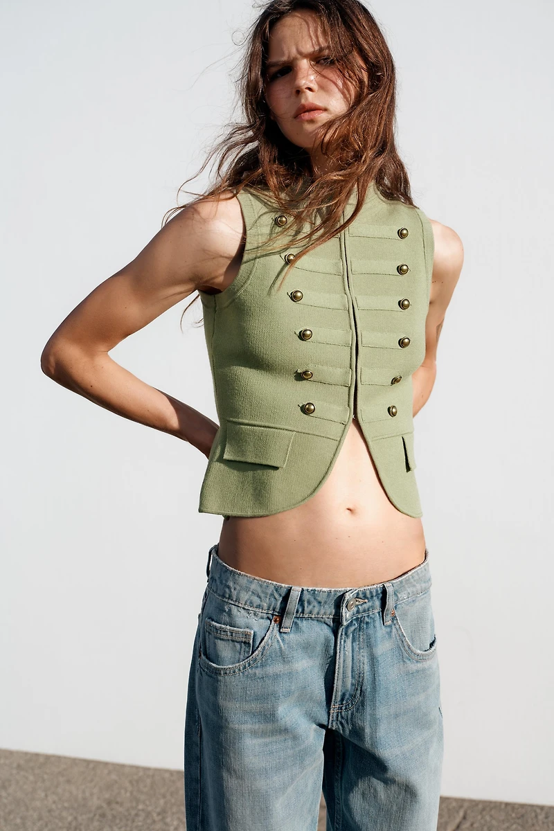 GILET EN MAILLE AVEC BRANDENBOURGS