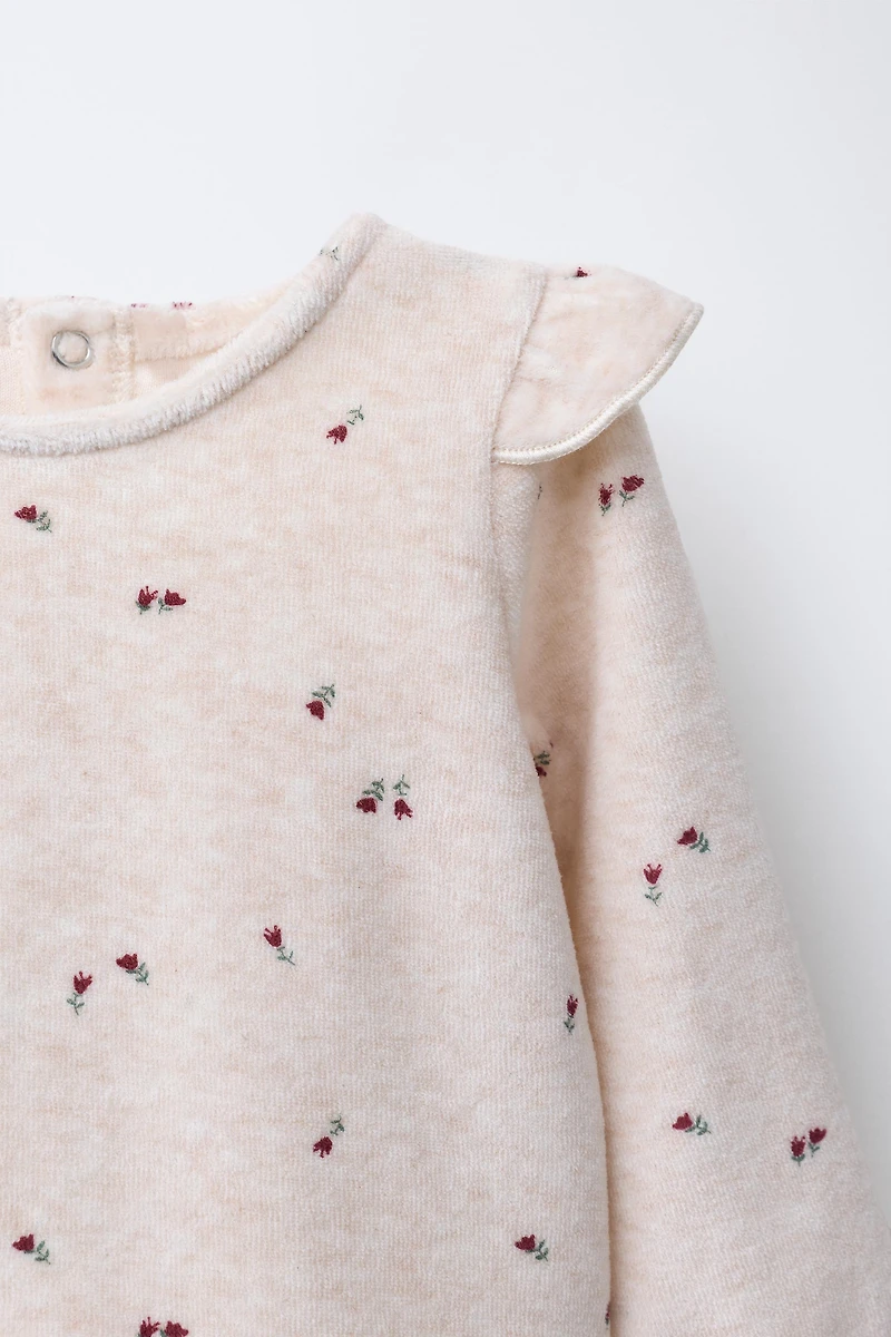 HAUT EN VELOURS À FLEURS