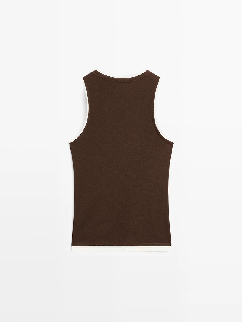 Sleeveless T-shirt with double trim