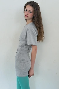 ROBE COURTE À PLIS