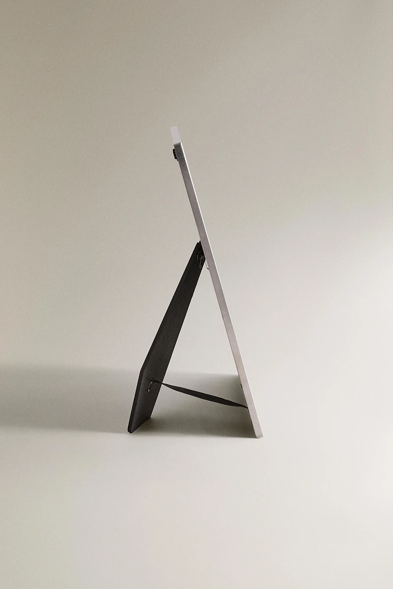 THIN SILVER PICTURE FRAME