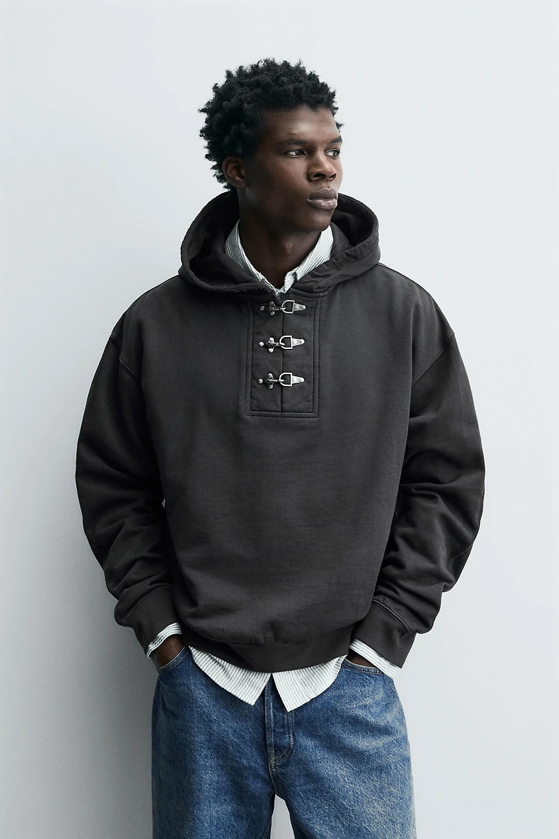 TOGGLE HOODIE SWEATSHIRT