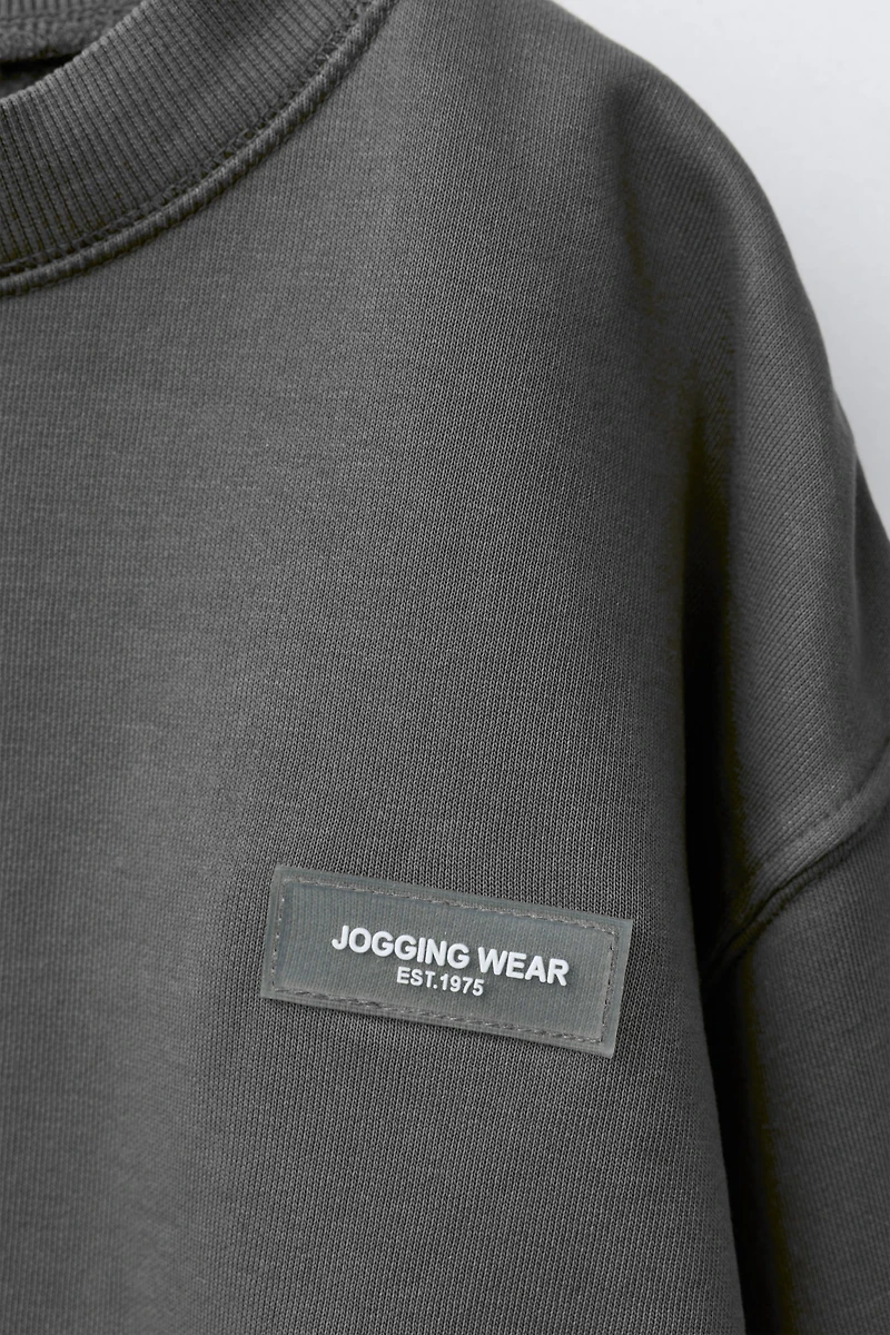 ENSEMBLE SWEAT ET JOGGER CARGO ÉTIQUETTE AUTOCOLLANTE