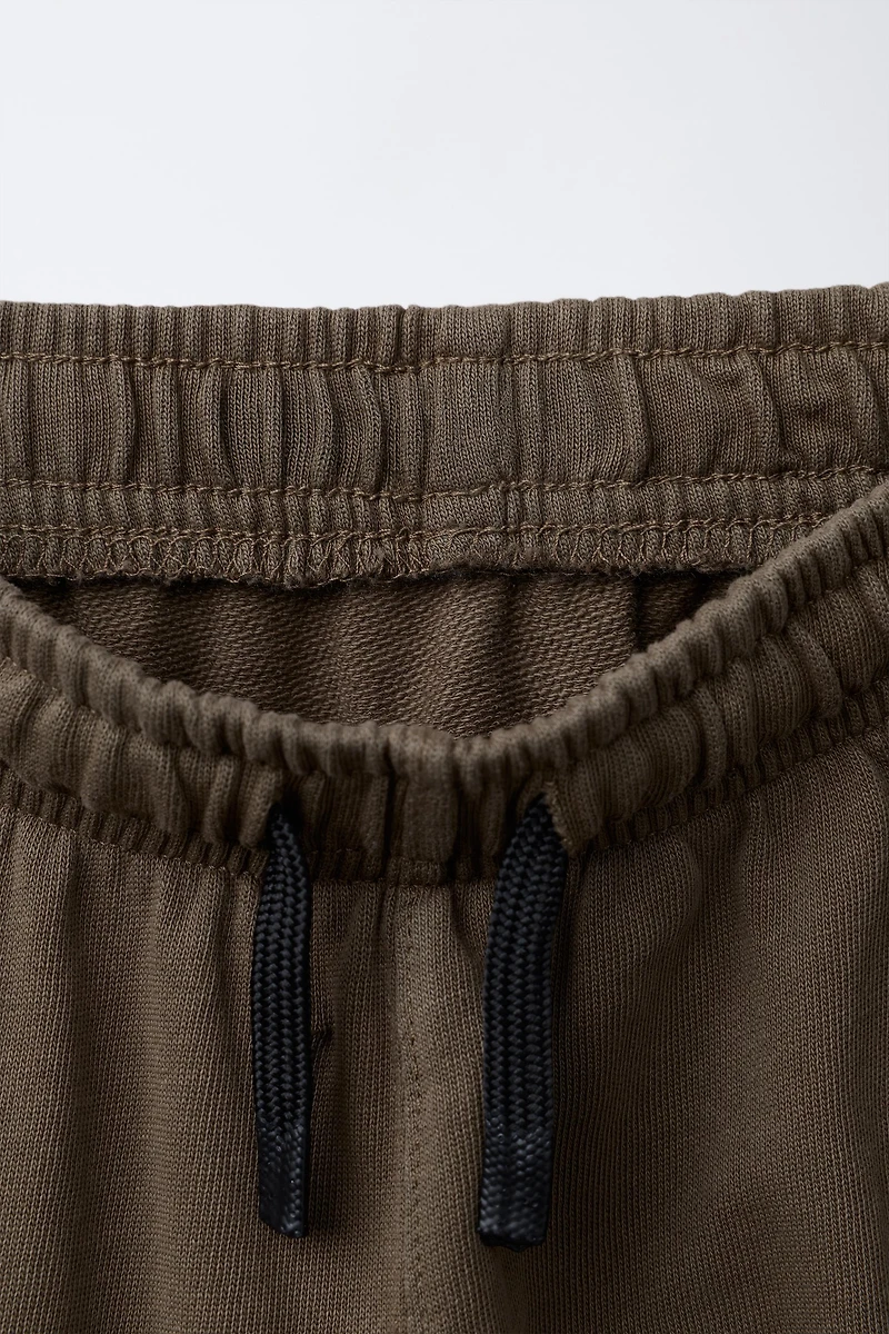 PANTALON SLIM À ZIPS