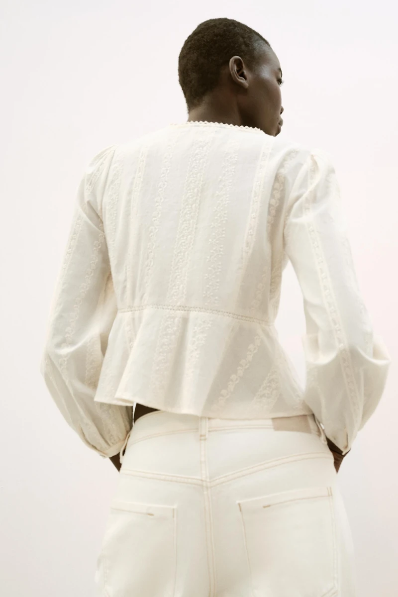 ROMANTIC EMBROIDERED BLOUSE