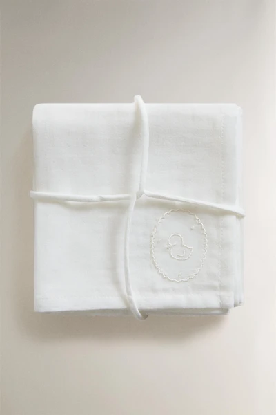 BABY EMBROIDERED MUSLIN CLOTH PACK (PACK OF 2)