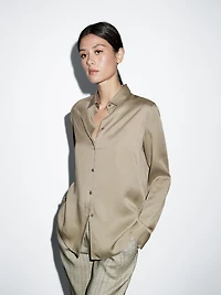 Flowing shirt with collar