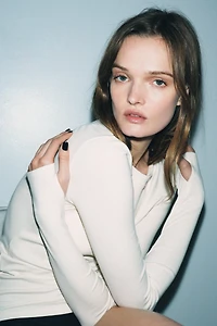 EMBROIDERED LONG SLEEVE T-SHIRT