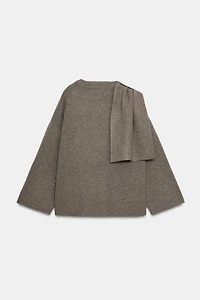 SHORT KNIT COAT WITH SCARF