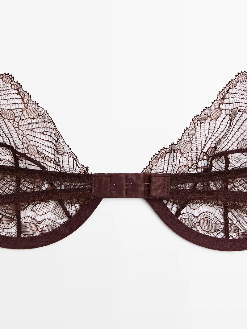 Scalloped lace bra with underwire