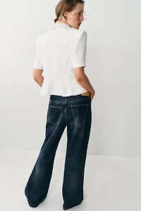 VESTE À MANCHES COURTES ET VOLANTS